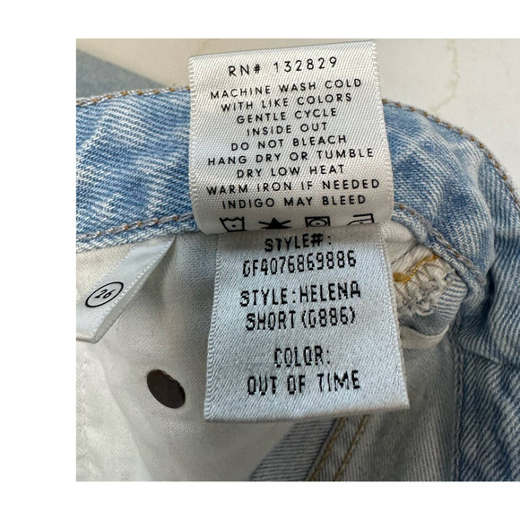 GRLFRND Helena Button Fly Distressed Light Wash Shorts sz 26 - Picture 8 of 11